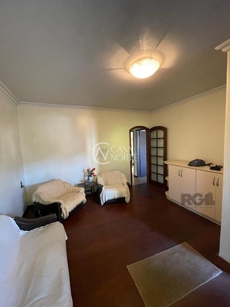 Casa à venda com 3 quartos, 130m², 1 suíte, 3 vagas, Rua Horizontina no bairro Cavalhada em Porto Alegre