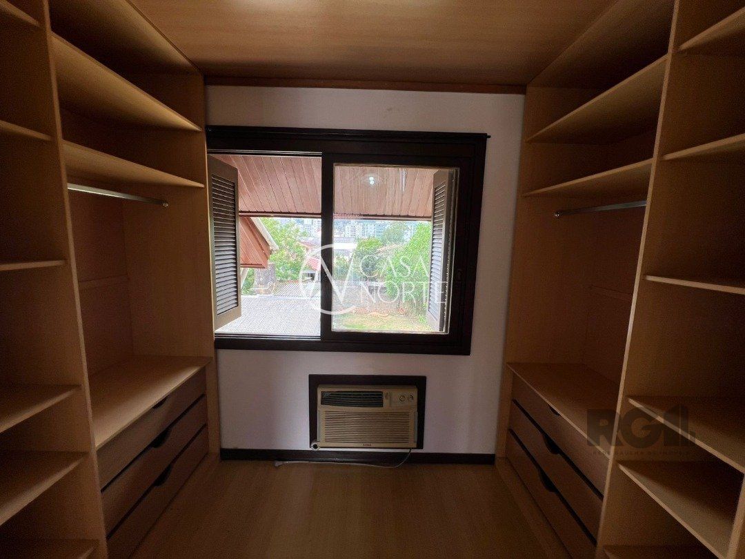 Casa de Condomínio à venda com 5 quartos, 176m², 2 suítes, 2 vagas, Rua Doutor Dias de Carvalho no bairro Tristeza em Porto Alegre