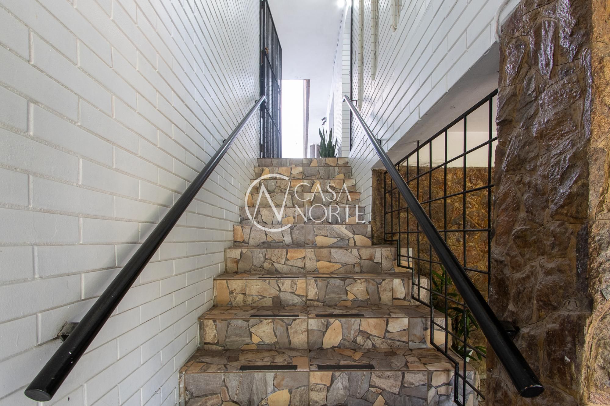 Casa à venda com 3 quartos, 237m², 1 suíte, 2 vagas, Rua Canto e Melo no bairro Nonoai em Porto Alegre