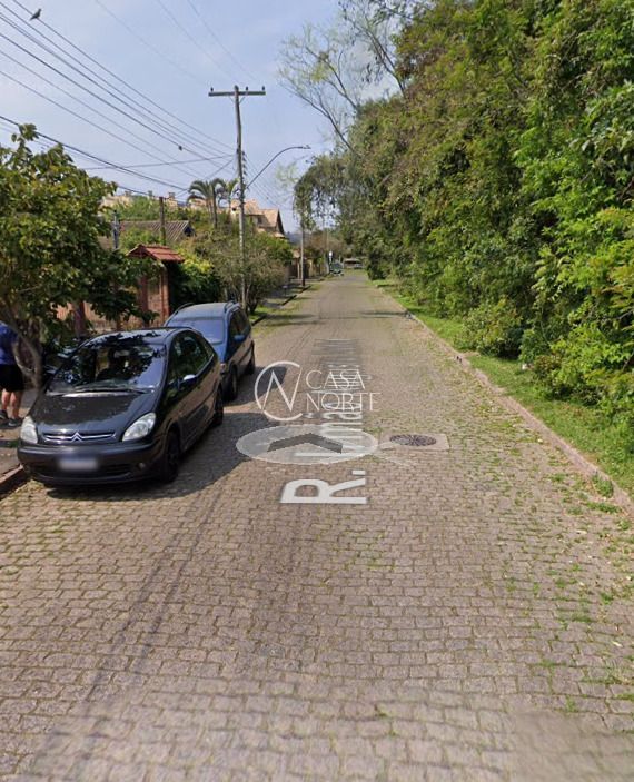 Casa à venda com 4 quartos, 275m², 1 suíte, 2 vagas, Rua Irmão Augusto Duflot no bairro Serraria em Porto Alegre