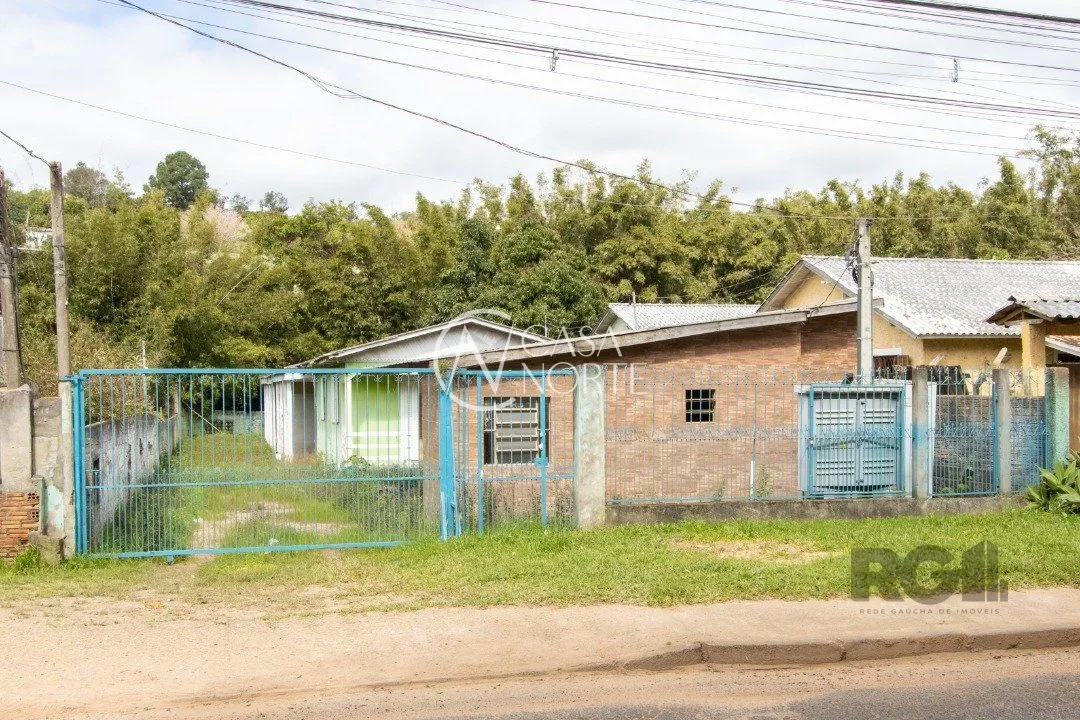 Casa à venda com 7 quartos, 240m², 4 vagas, Estrada João Passuelo no bairro Vila Nova em Porto Alegre
