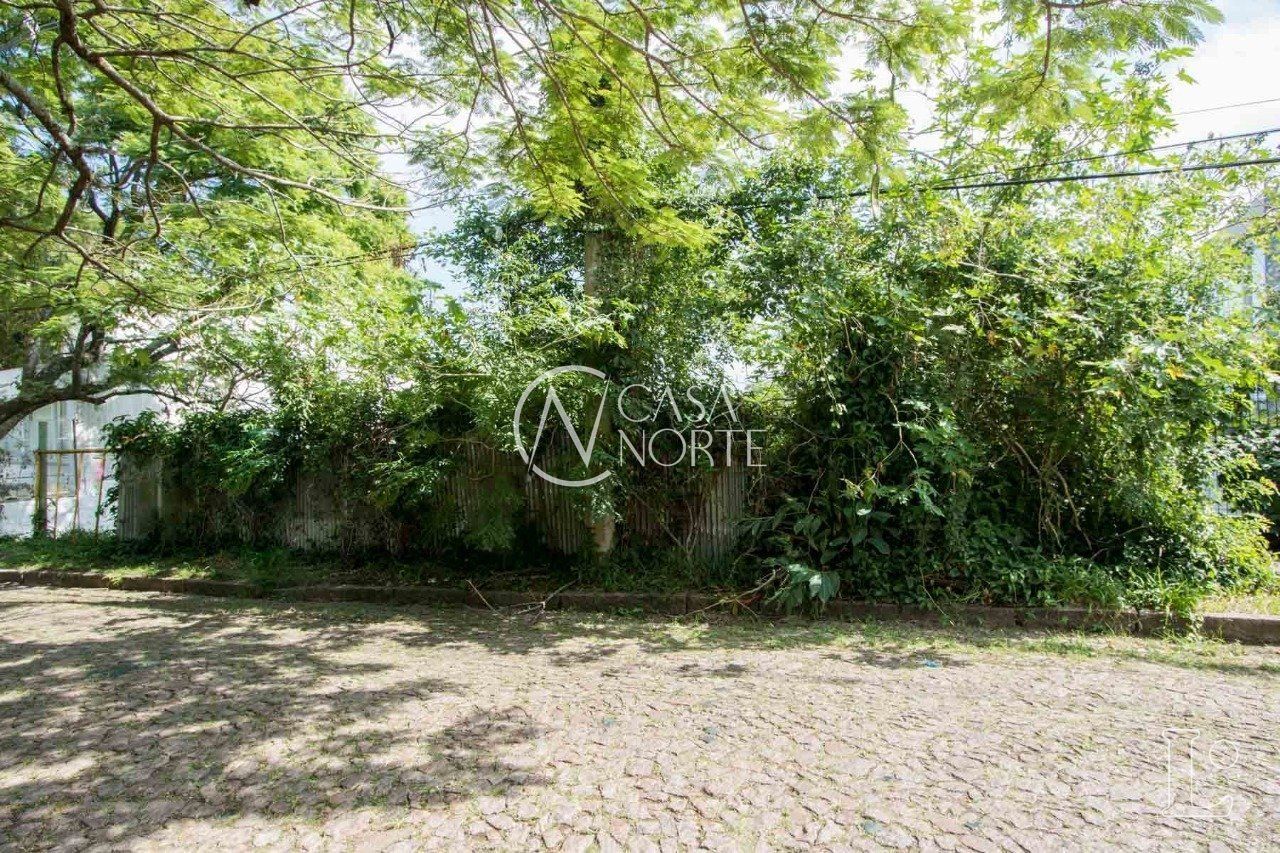 Terreno à venda  com 705m², Rua Bororo no bairro Vila Assunção em Porto Alegre