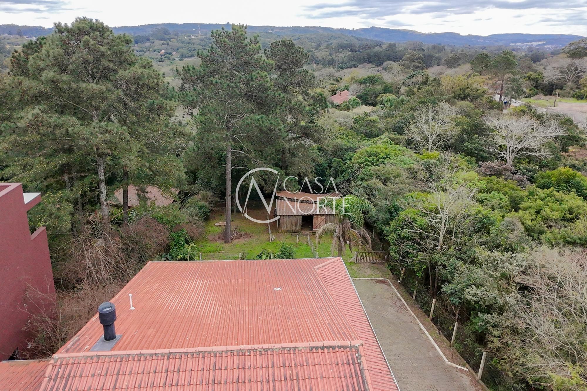 Casa à venda com 3 quartos, 308m², 1 suíte, 4 vagas, Estrada Maria Altina no bairro Hípica em Porto Alegre