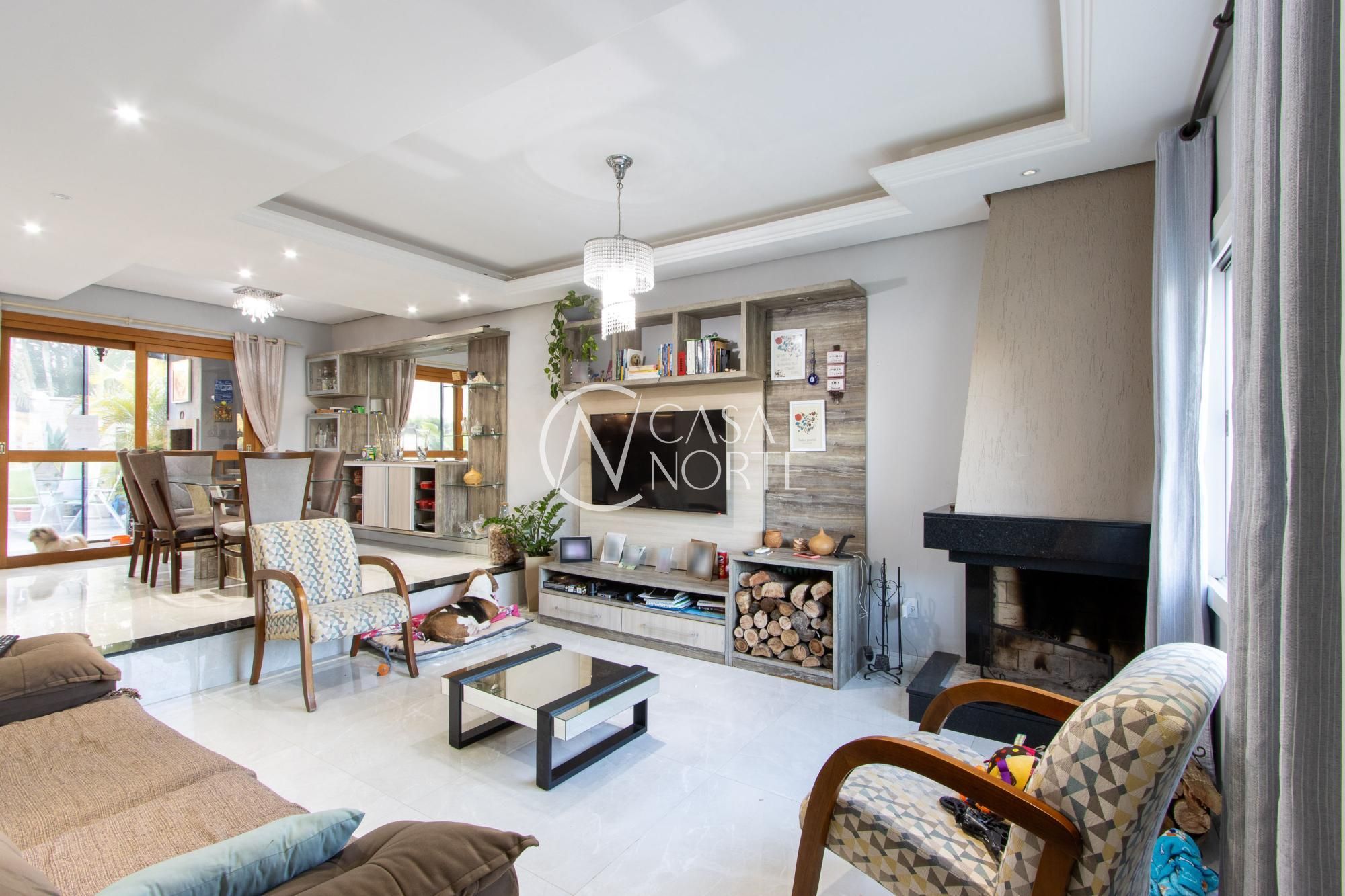 Casa à venda com 3 quartos, 170m², 1 suíte, 2 vagas, Rua Ivo Walter Kern no bairro Hípica em Porto Alegre