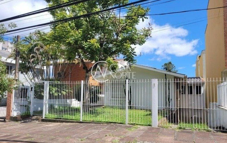 Casa à venda com 3 quartos, 205m², 3 vagas, Rua General Rondon no bairro Tristeza em Porto Alegre