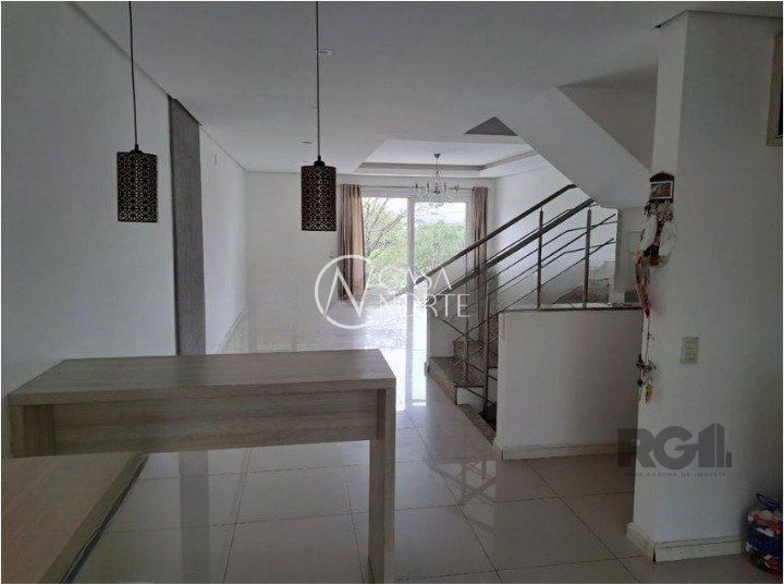 Casa à venda com 3 quartos, 181m², 1 suíte, 2 vagas, Rua do Pampa no bairro Costa e Silva em Porto Alegre