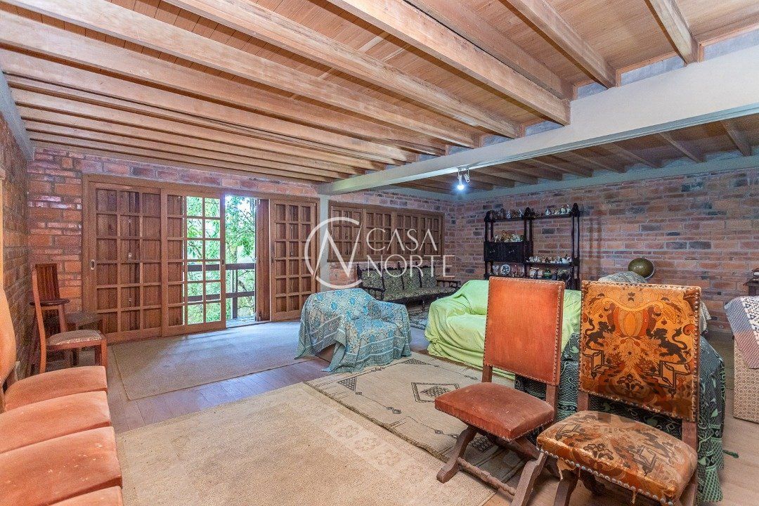 Casa à venda com 4 quartos, 389m², 1 suíte, 3 vagas, Rua Altos da Amapa no bairro Vila Nova em Porto Alegre