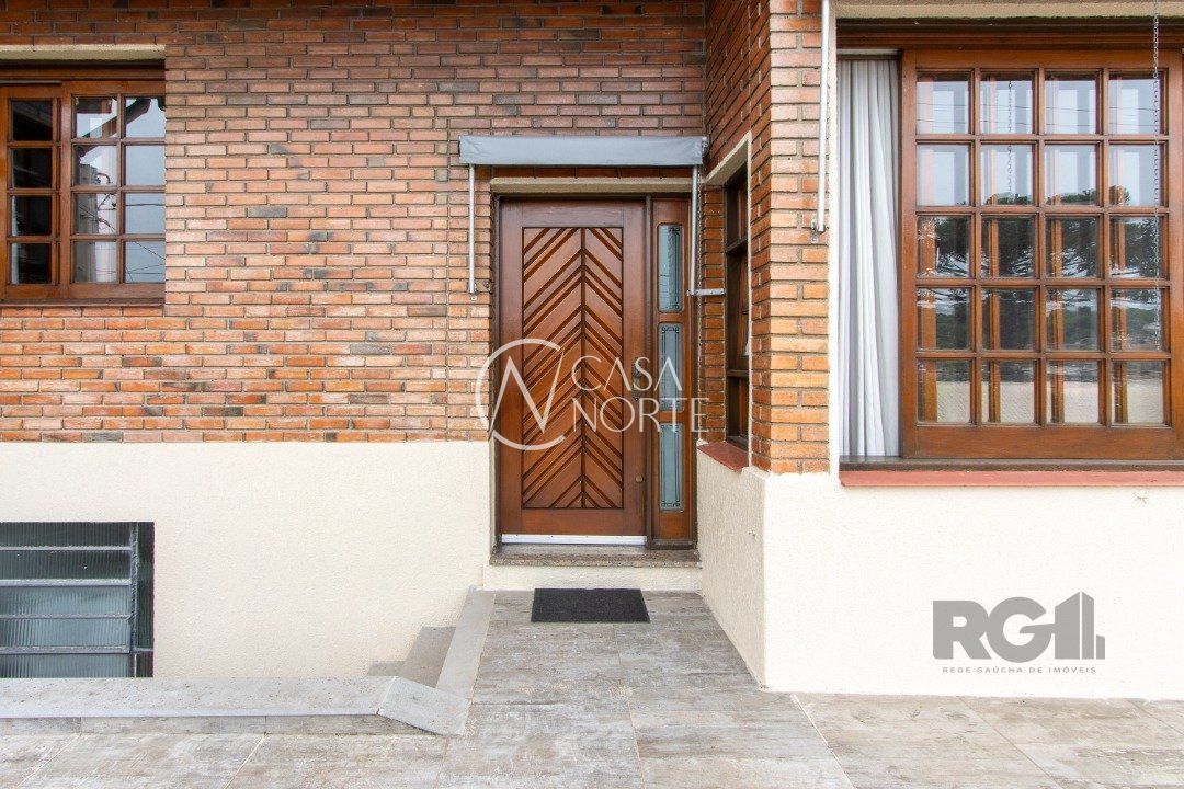 Casa à venda com 3 quartos, 222m², 1 suíte, 2 vagas, Rua Banco Ingles no bairro Santa Tereza em Porto Alegre
