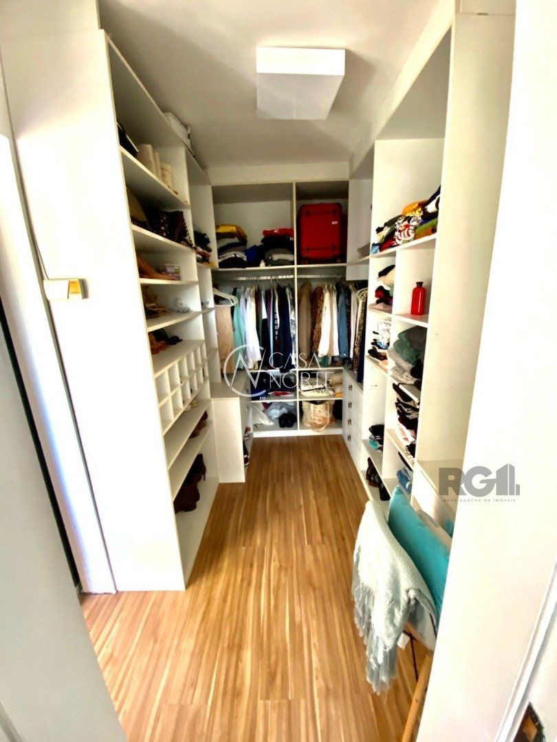 Sobrado à venda com 3 quartos, 161m², 1 suíte, 3 vagas, Avenida Altos do Santa Rita no bairro Aberta dos Morros em Porto Alegre