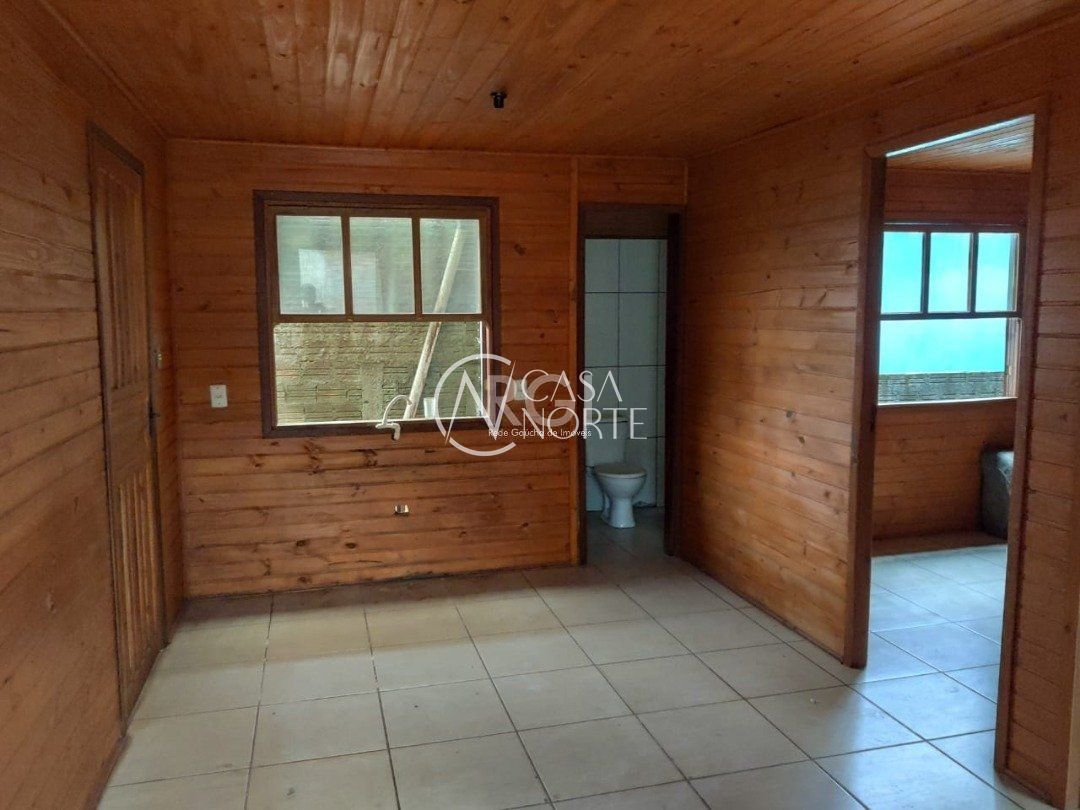 Casa à venda com 2 quartos, 43m², 3 vagas, Rua Casemiro de Souza no bairro Vila Nova em Porto Alegre