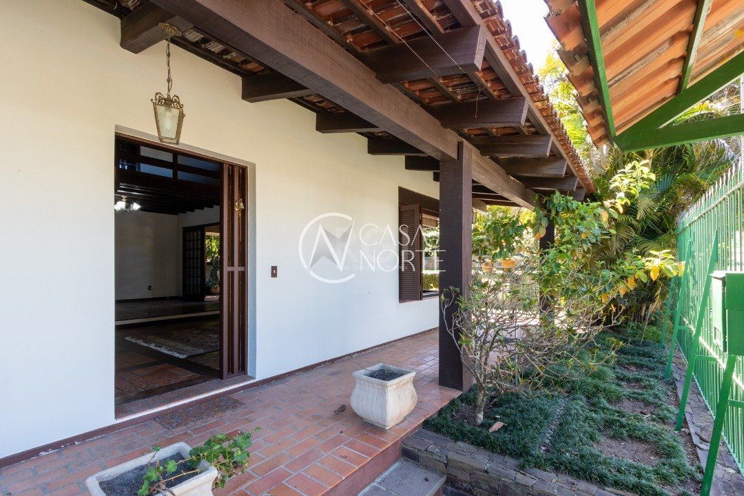 Casa à venda com 4 quartos, 357m², 1 suíte, 4 vagas, Rua General Tadeusz Kosciuszko no bairro Jardim Isabel em Porto Alegre