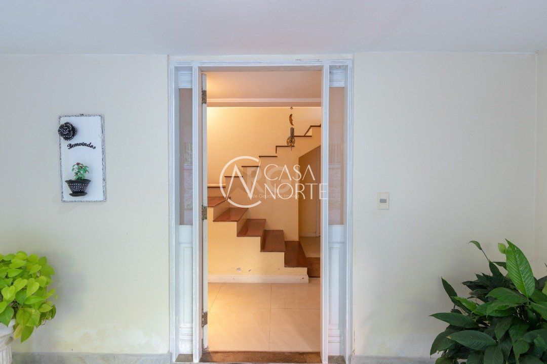 Casa de Condomínio à venda com 3 quartos, 322m², 1 suíte, 4 vagas, Rua Doutor Arnaldo da Silva Ferreira no bairro Jardim Isabel em Porto Alegre