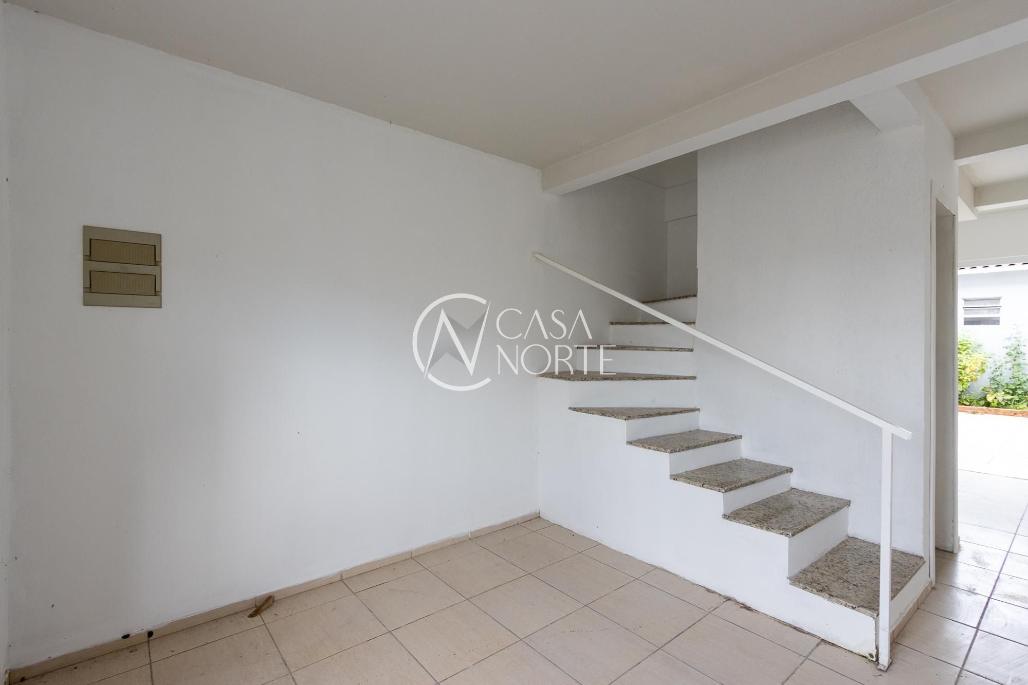 Casa à venda com 2 quartos, 66m², 2 vagas, Rua Catarina Quadros no bairro Hípica em Porto Alegre