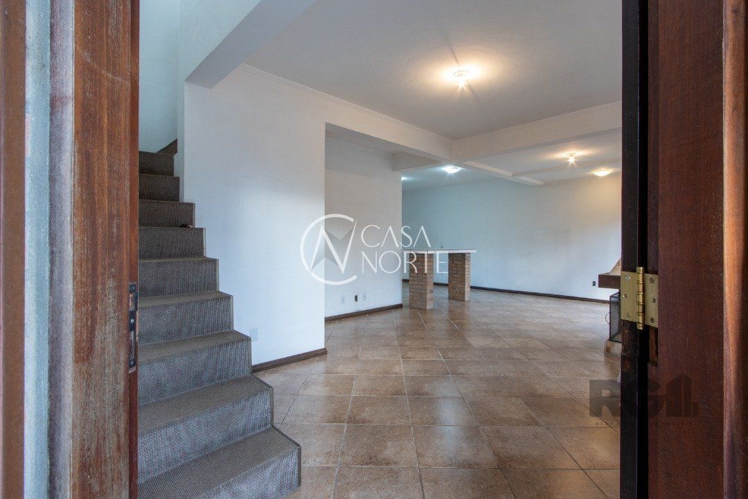 Casa à venda com 4 quartos, 267m², 1 suíte, 4 vagas, Avenida Tramandai no bairro Ipanema em Porto Alegre