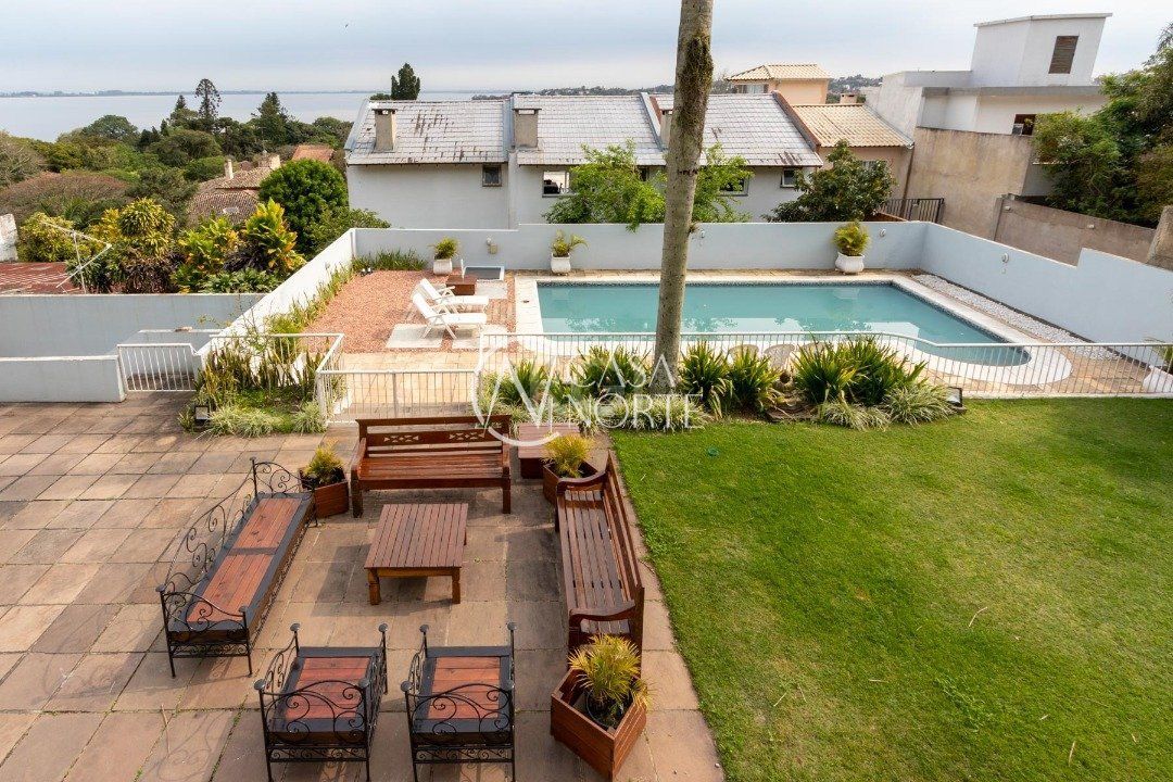 Casa à venda com 5 quartos, 312m², 3 suítes, 6 vagas, Rua Simao Bolivar no bairro Vila Conceição em Porto Alegre