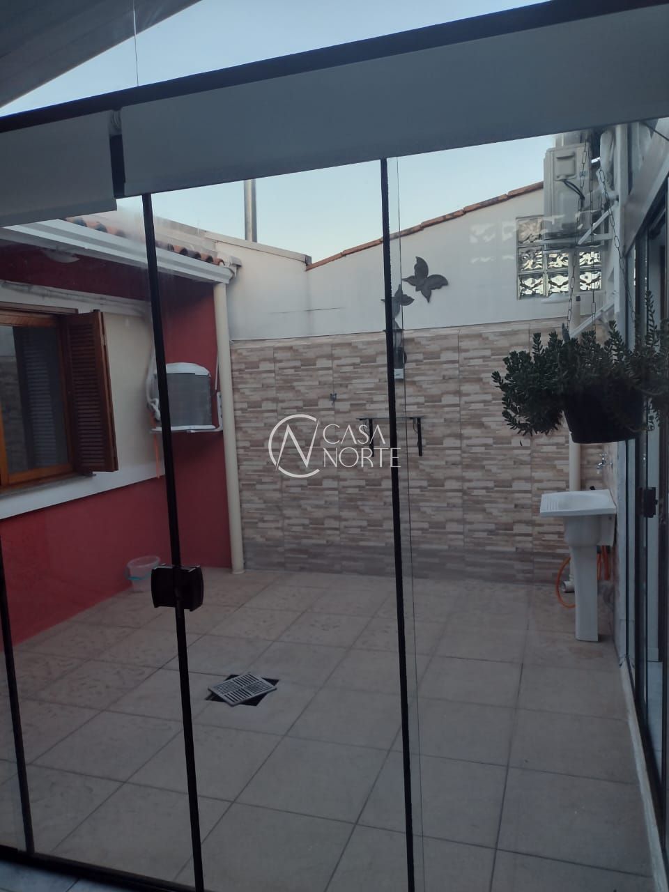 Casa à venda com 2 quartos, 51m², 2 vagas, Rua Wilson Luiz de Almeida no bairro Hípica em Porto Alegre