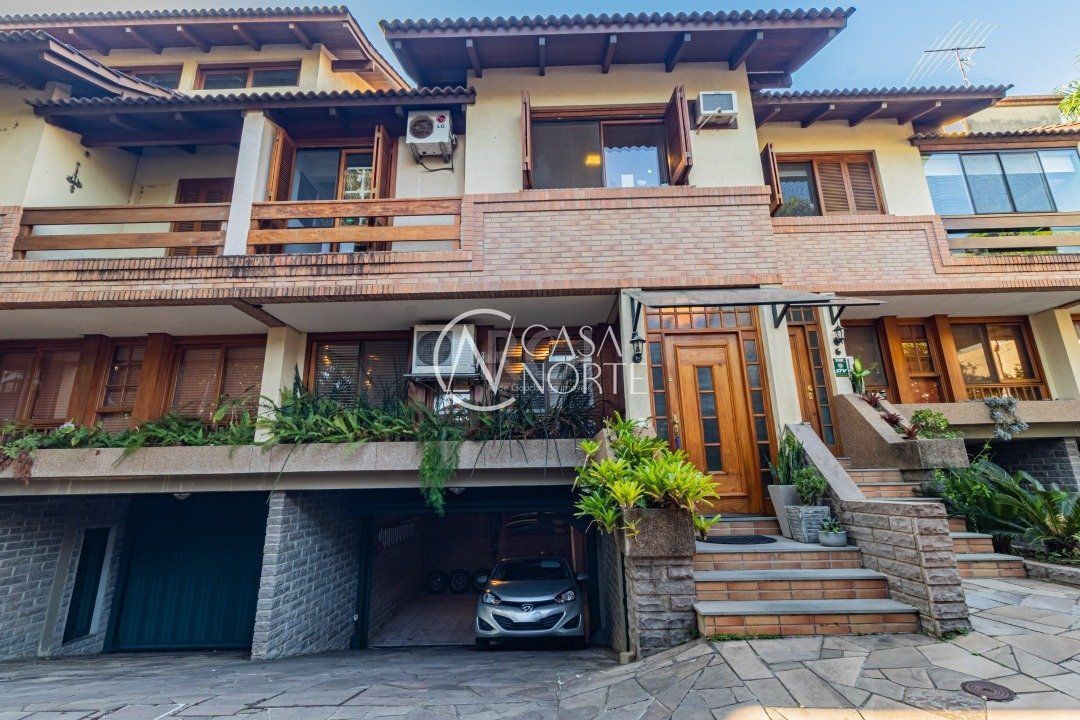 Casa de Condomínio à venda com 4 quartos, 246m², 1 suíte, 2 vagas, Rua Ernesto Paiva no bairro Tristeza em Porto Alegre