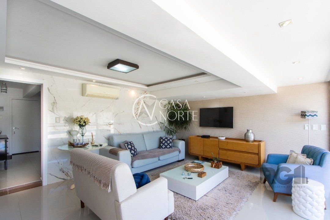 Casa à venda com 4 quartos, 280m², 1 suíte, 2 vagas, Rua Jacunda no bairro Guarujá em Porto Alegre