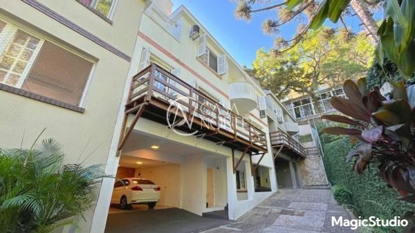 Casa de Condomínio à venda com 4 quartos, 297m², 1 suíte, 4 vagas, Avenida Coronel Marcos no bairro Pedra Redonda em Porto Alegre