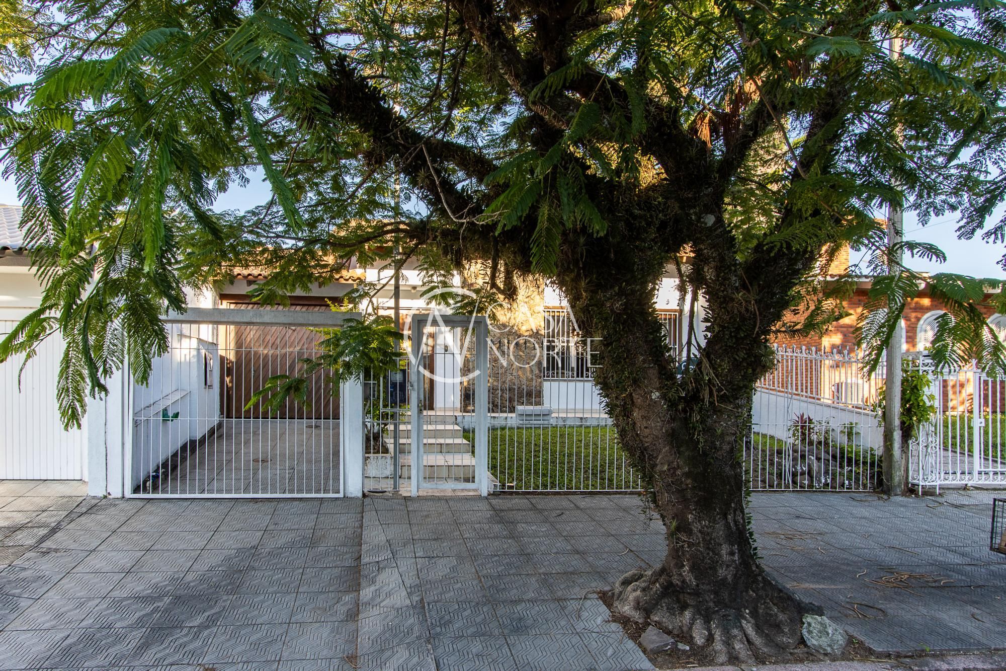 Casa à venda com 3 quartos, 350m², 3 suítes, 2 vagas, Rua Doutor João Palombini no bairro Ipanema em Porto Alegre
