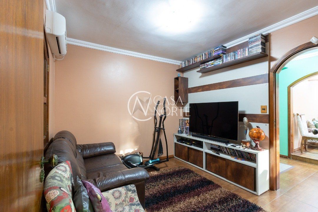 Casa à venda com 3 quartos, 232m², 1 suíte, 4 vagas, Avenida Fabio Araujo Santos no bairro Nonoai em Porto Alegre