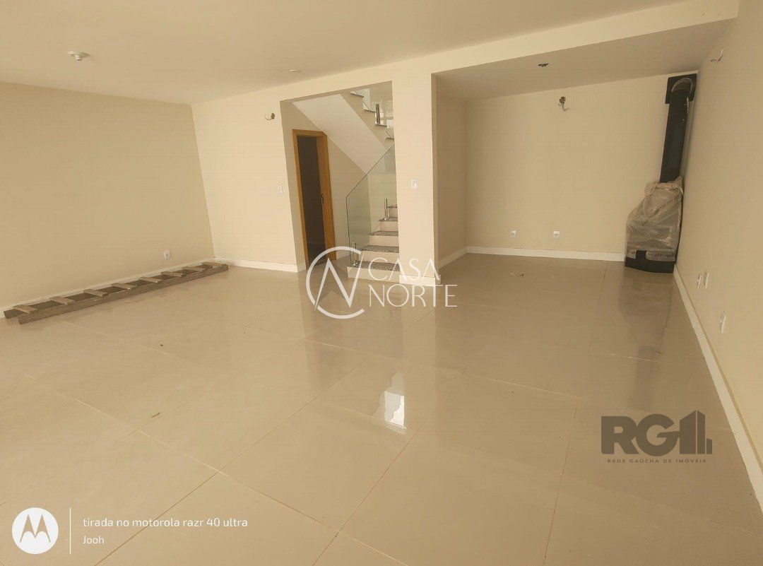 Casa de Condomínio à venda com 3 quartos, 185m², 1 suíte, 2 vagas, Rua Adriano Pereira da Silva no bairro Vila Nova em Porto Alegre