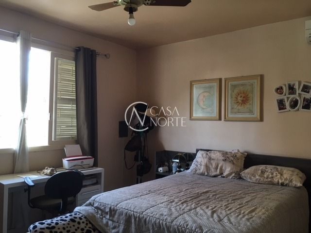 Casa à venda com 4 quartos, 150m², 2 vagas, Avenida Quarai no bairro Nonoai em Porto Alegre