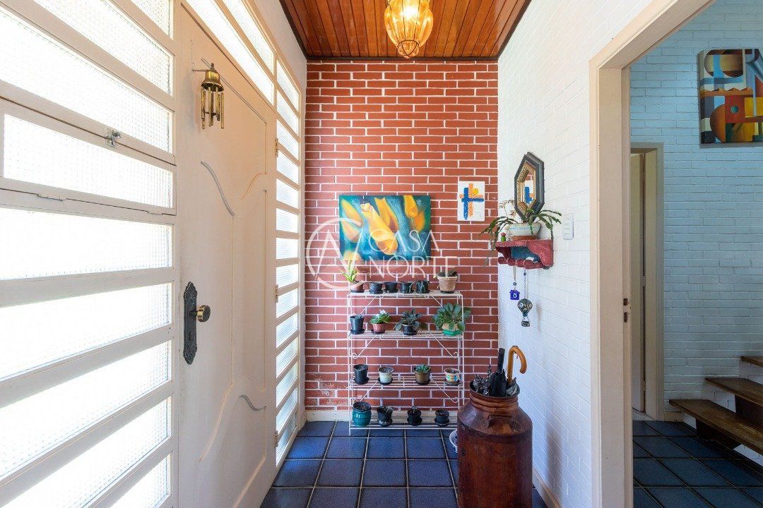 Casa à venda com 5 quartos, 400m², 2 suítes, 4 vagas, Rua Caete no bairro Vila Assunção em Porto Alegre