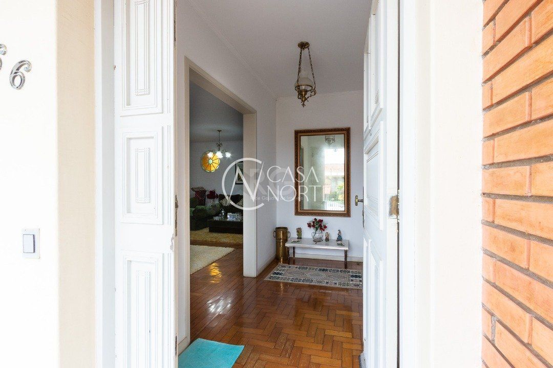 Casa à venda com 4 quartos, 280m², 1 suíte, 3 vagas, Rua Pinare no bairro Vila Assunção em Porto Alegre