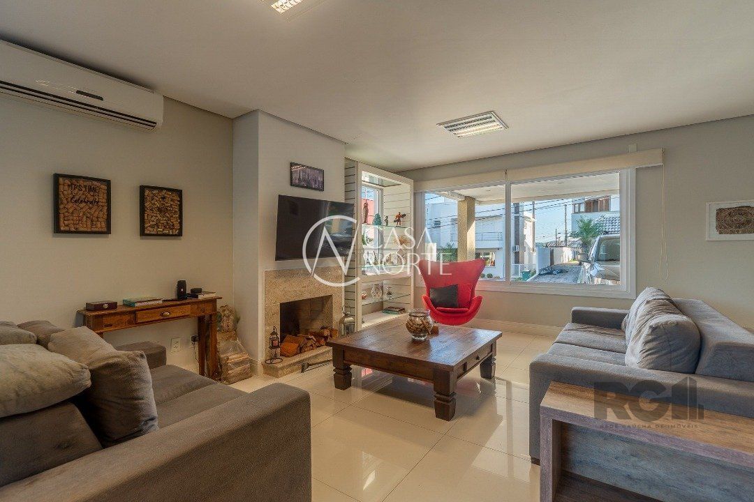 Casa de Condomínio à venda com 3 quartos, 180m², 3 suítes, 4 vagas, Avenida Edgar Pires de Castro no bairro Hípica em Porto Alegre