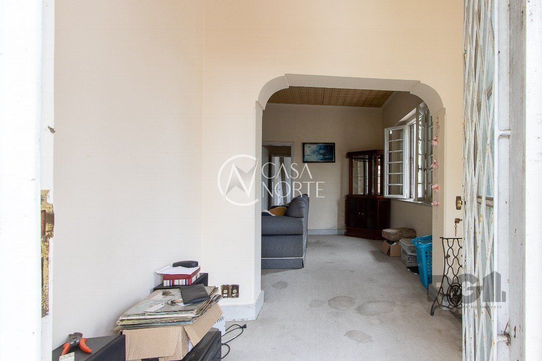 Casa à venda com 5 quartos, 220m², 2 vagas, Rua Comendador Castro no bairro Ipanema em Porto Alegre