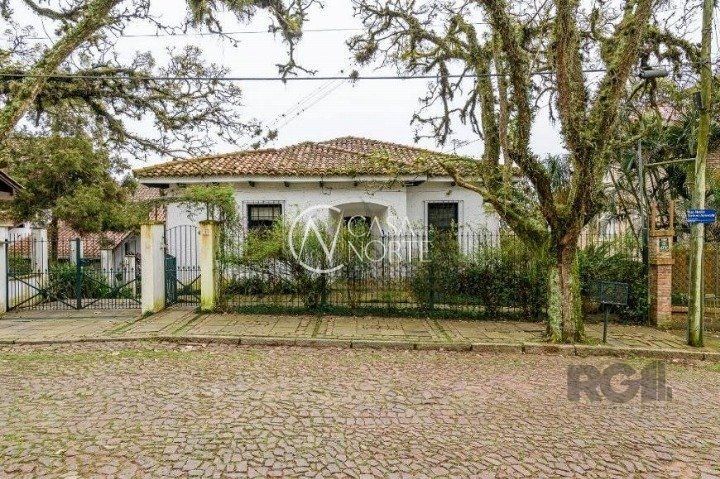 Casa à venda com 3 quartos, 153m², 3 vagas, Rua Nossa Senhora Aparecida no bairro Vila Conceição em Porto Alegre