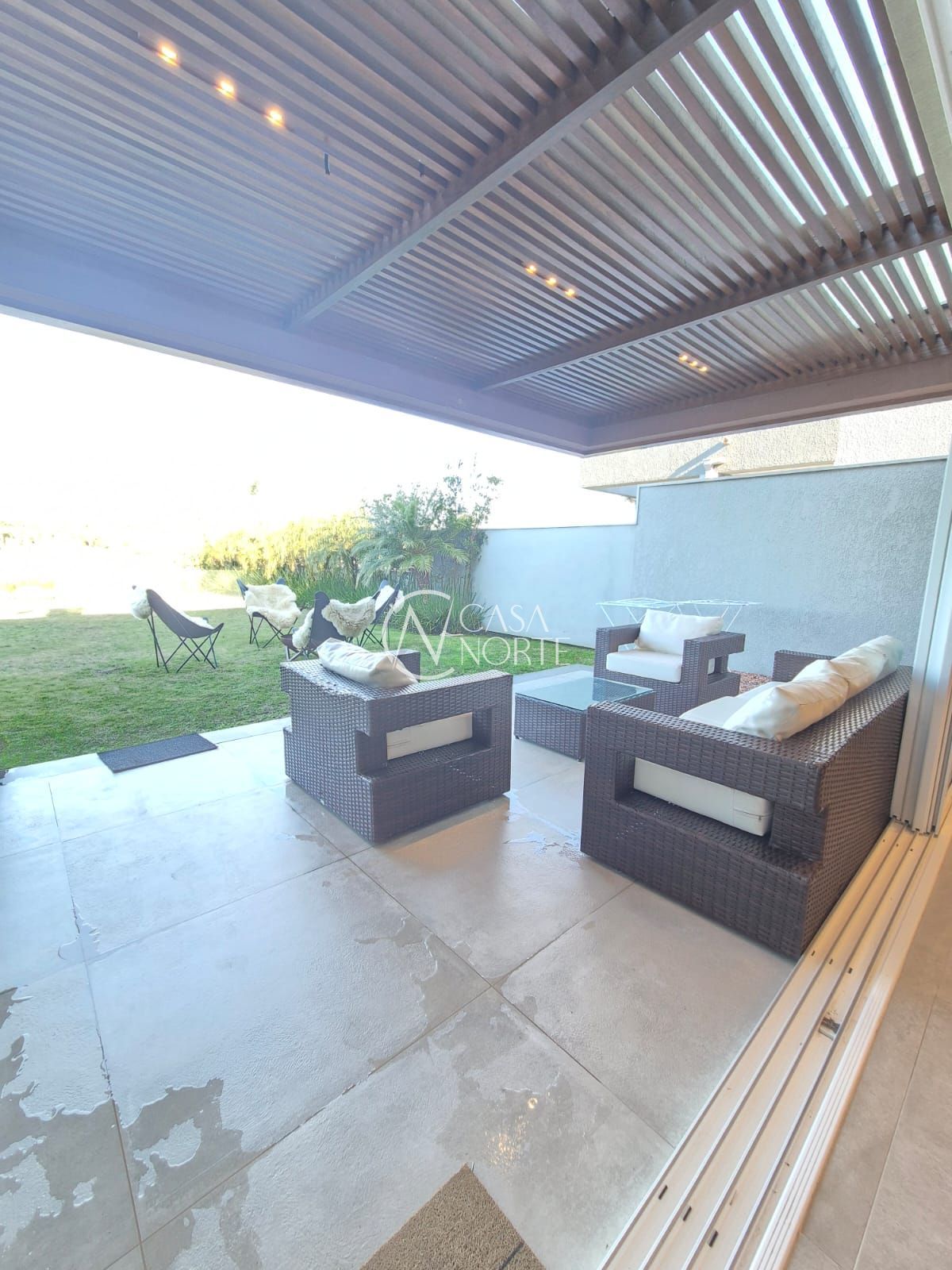 Casa de Condomínio à venda com 3 quartos, 380m², 3 suítes, 2 vagas, Avenida Juca Batista no bairro Belém Novo em Porto Alegre