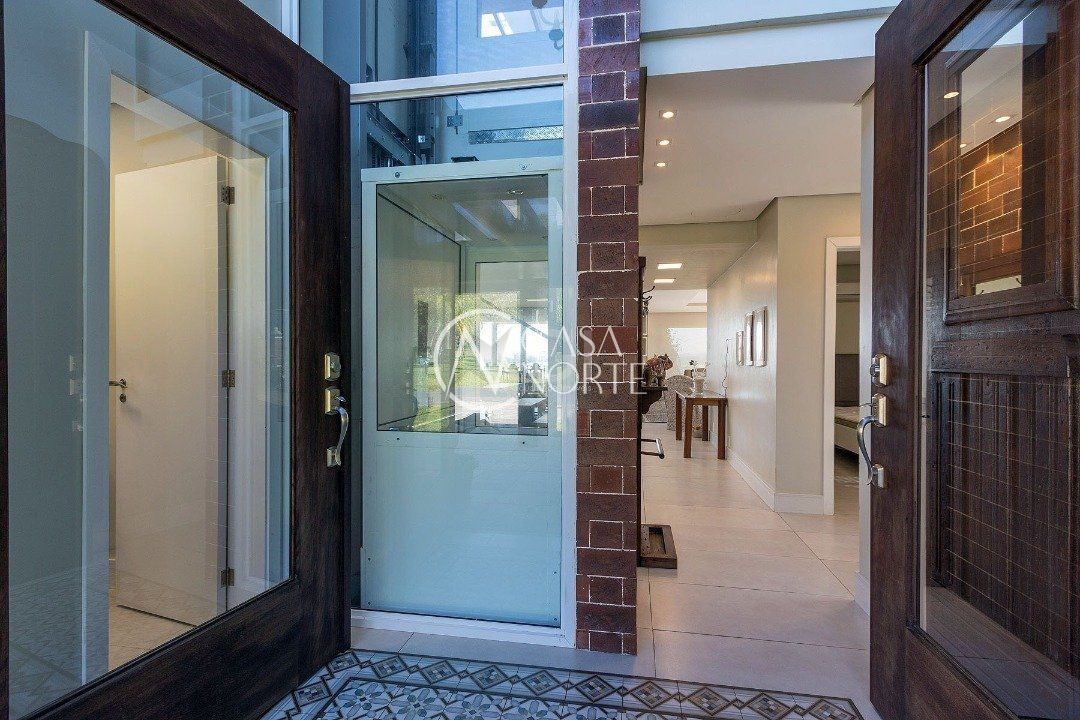 Casa de Condomínio à venda com 5 quartos, 480m², 4 suítes, 4 vagas, Avenida Juca Batista no bairro Terraville em Porto Alegre