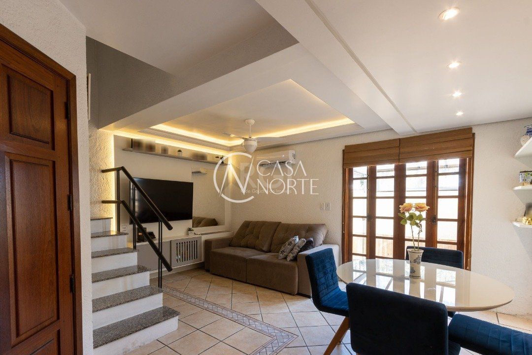 Casa de Condomínio à venda com 3 quartos, 211m², 1 suíte, 2 vagas, Avenida Wenceslau Escobar no bairro Tristeza em Porto Alegre