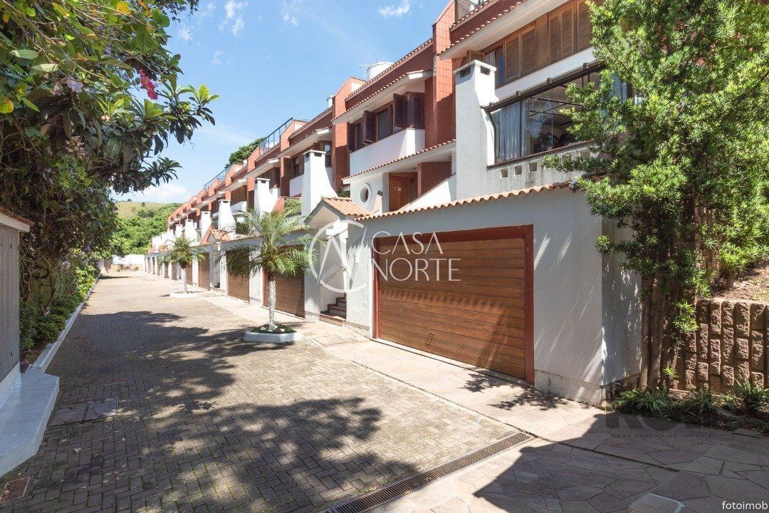 Casa de Condomínio à venda com 5 quartos, 307m², 1 suíte, 4 vagas, Avenida Taquary no bairro Cristal em Porto Alegre