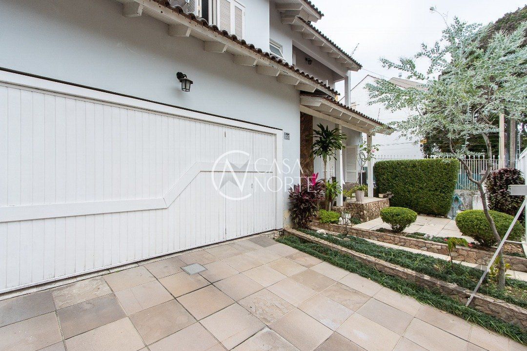 Casa à venda com 3 quartos, 267m², 1 suíte, 3 vagas, Rua Elias Bothome no bairro Jardim Itu em Porto Alegre
