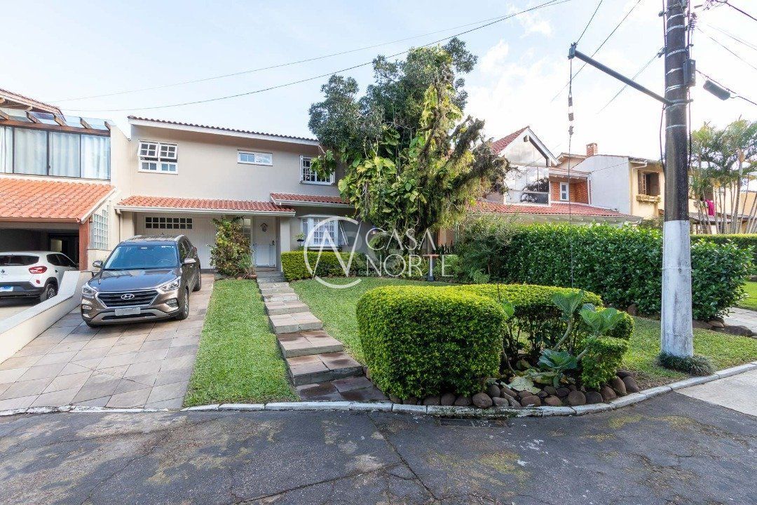 Casa de Condomínio à venda com 4 quartos, 300m², 2 suítes, 2 vagas, Avenida Juca Batista no bairro Cavalhada em Porto Alegre