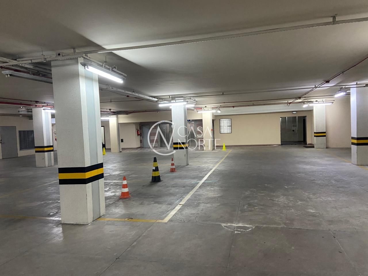 Box à venda , 330m², Avenida Alberto Bins no bairro Floresta em Porto Alegre