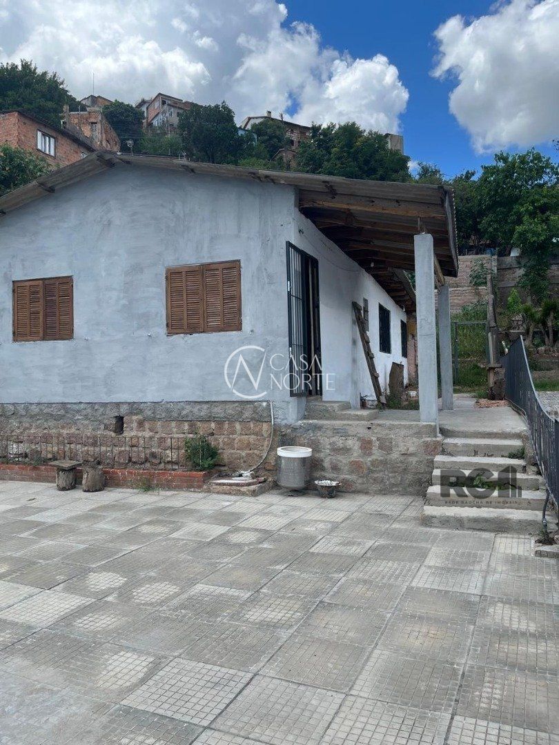 Casa à venda com 2 quartos, 300m², 1 vaga, Rua Santiago Dantas no bairro Cascata em Porto Alegre