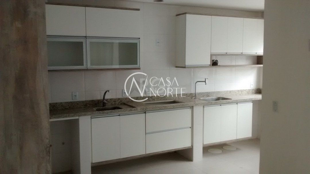 Casa à venda com 3 quartos, 194m², 1 suíte, Rua Roberto Santini no bairro Hípica em Porto Alegre