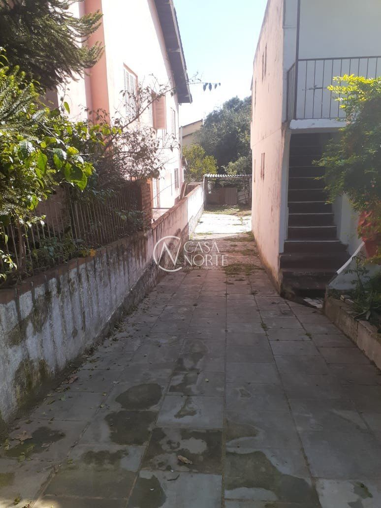 Casa à venda com 3 quartos, 659m², 1 suíte, 1 vaga, Rua Padre João Batista Reus no bairro Tristeza em Porto Alegre