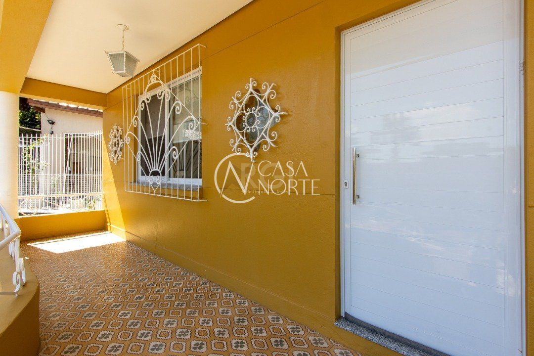 Casa à venda com 3 quartos, 148m², 3 vagas, Rua Nossa Senhora Medianeira no bairro Medianeira em Porto Alegre