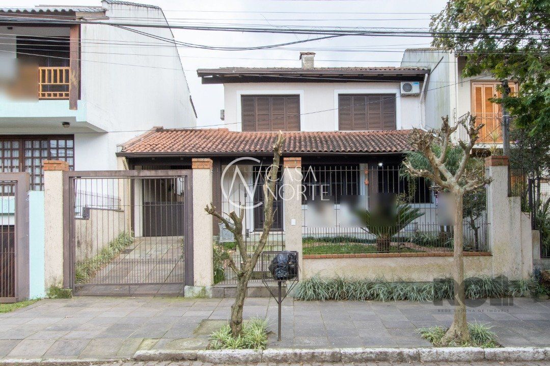 Casa à venda com 3 quartos, 200m², 1 suíte, 3 vagas, Rua Doutor João Palombini no bairro Aberta dos Morros em Porto Alegre