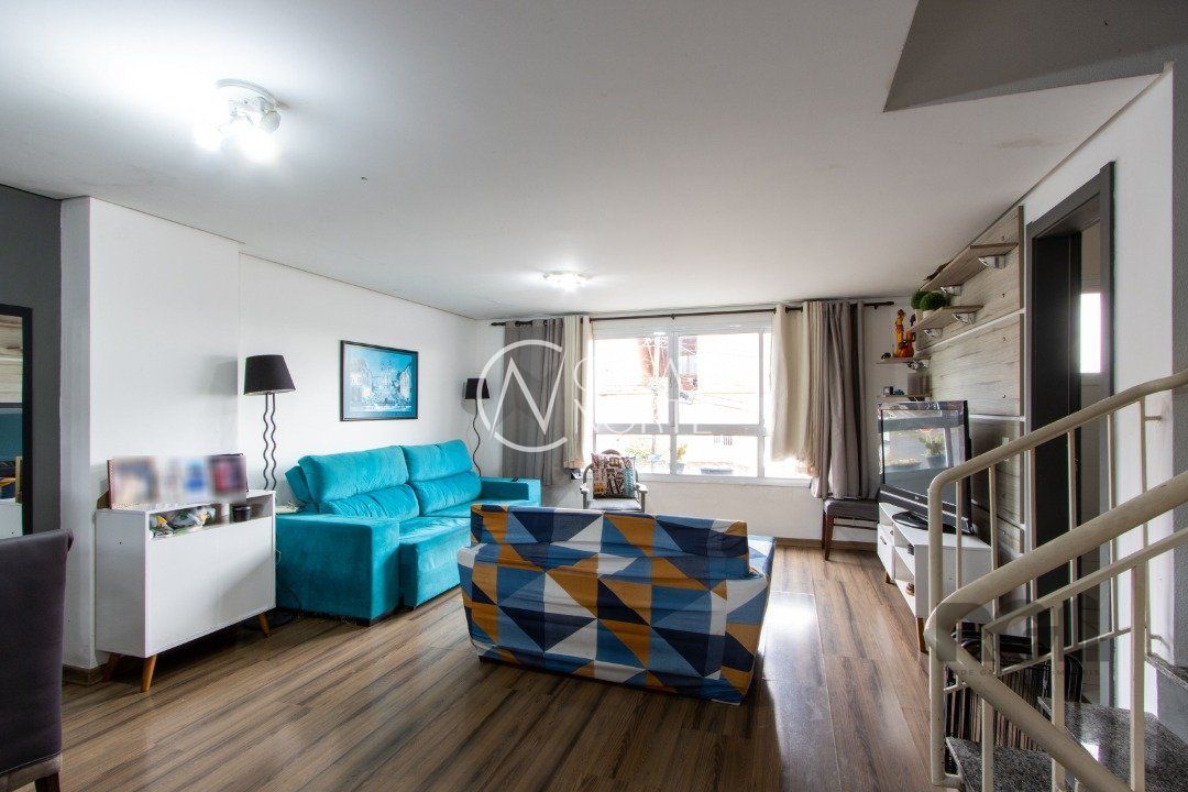 Casa à venda com 3 quartos, 195m², 1 suíte, 4 vagas, Rua Delfina da Cunha no bairro Camaquã em Porto Alegre