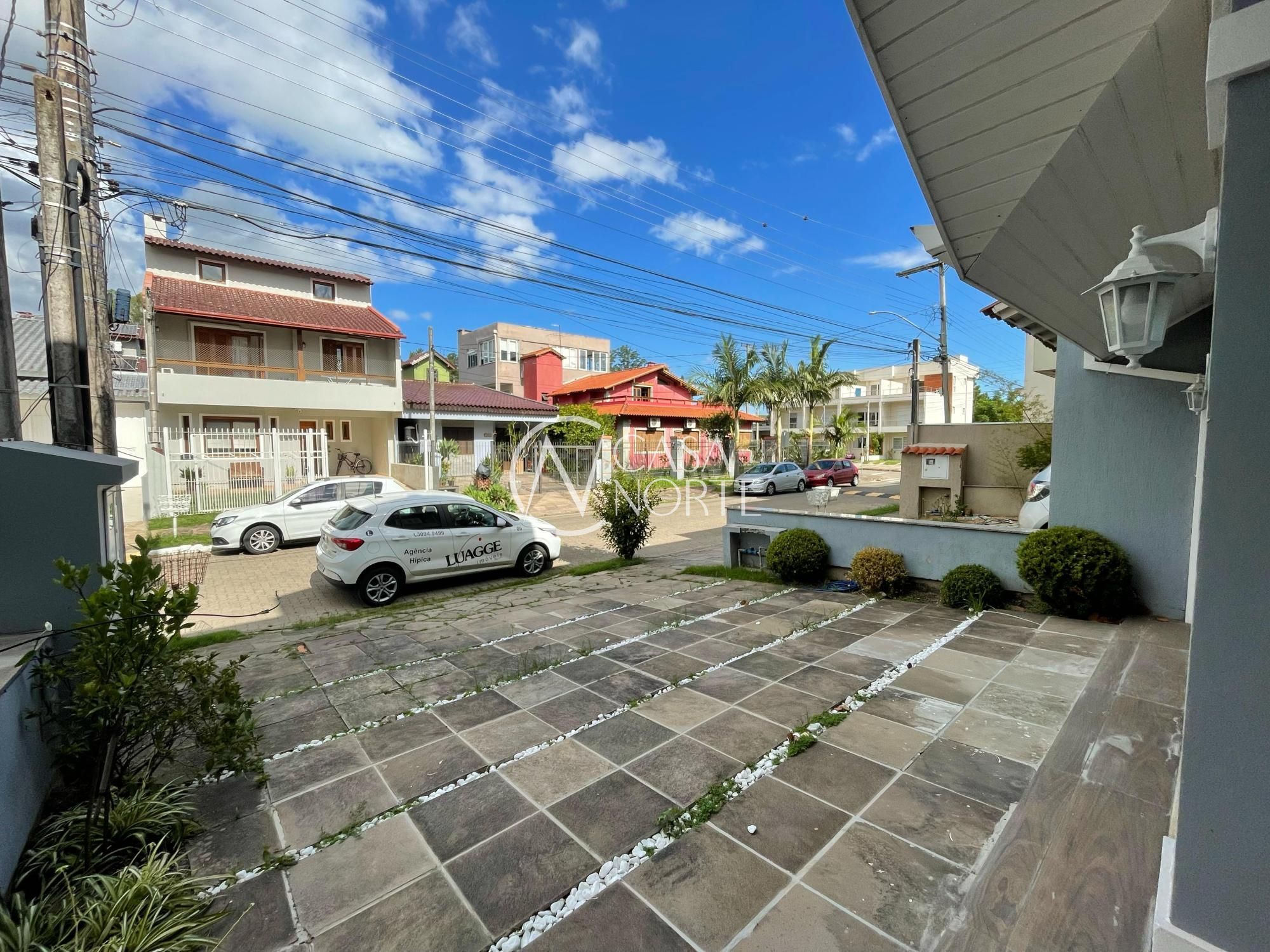 Sobrado à venda com 3 quartos, 188m², 1 suíte, 2 vagas, Rua Corticeira no bairro Hípica em Porto Alegre