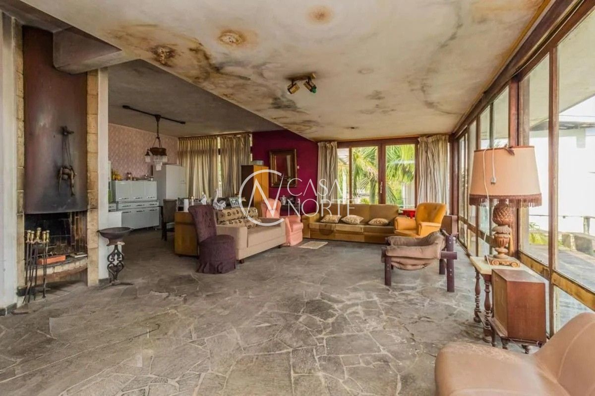 Casa à venda com 5 quartos, 561m², 1 suíte, 3 vagas, Rua Bororó no bairro Vila Assunção em Porto Alegre