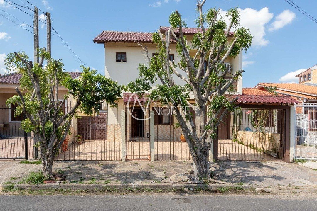 Casa à venda com 3 quartos, 175m², 1 suíte, 3 vagas, Rua Antônio Ribeiro Messias no bairro Aberta dos Morros em Porto Alegre