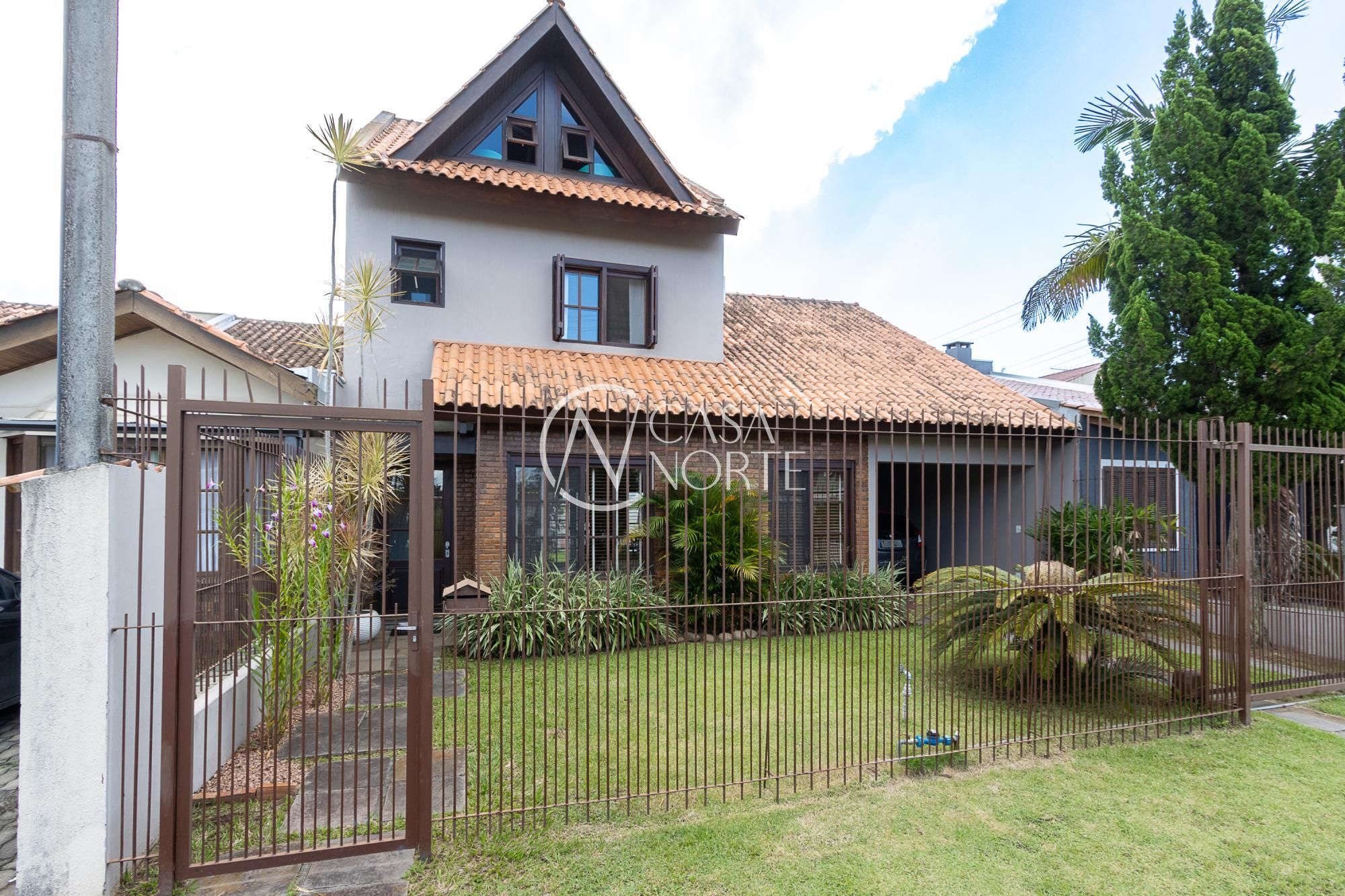 Casa à venda com 3 quartos, 186m², 1 suíte, 2 vagas, Rua Doutor Hermes Pacheco no bairro Aberta dos Morros em Porto Alegre