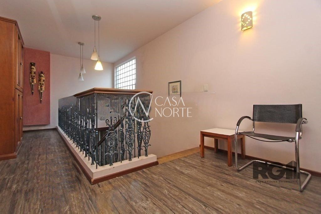 Casa à venda com 4 quartos, 400m², 2 suítes, 3 vagas, Rua Walir Zottis no bairro Jardim Itu em Porto Alegre